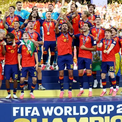 Soccer Football - FIFA World Cup 2026 - Final - Spain v Argentina - New York/New Jersey Stadium, East Rutherford, New Jersey, U.S. - July 19, 2026 Spain's Rodri lifts the trophy with teammates after winning the World Cup REUTERS/Kai Pfaffenbach