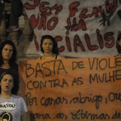 Rio de Janeiro - Protesto no Dia Internacional de Combate à Violência contra a Mulher, pelo fim da violência contra as mulheres e contra o PL 5069/13, em frente à Câmara de Vereadores (Fernando Frazão/Agência Brasil)