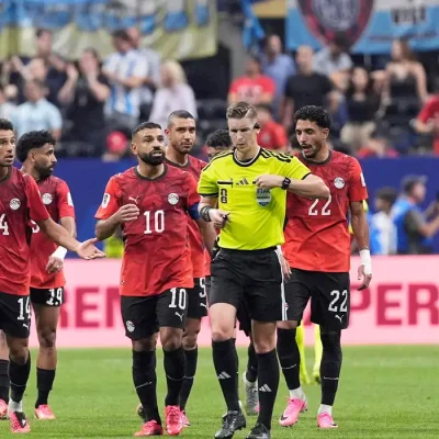 Mohamed Salah, do Egito, discute com o árbitro François Letexier após Enzo Fernández, da Argentina, marcar o terceiro gol da sua equipe
7 de julho de 2026
IMAGN IMAGES via Reuters/Dale Zanine