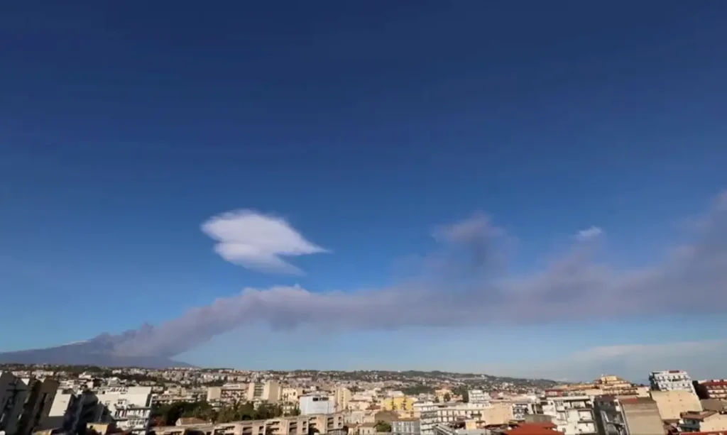 Italy's Mount Etna spews the ash and smoke in Sicily, Italy December 24, 2018. in this still image from a video obtained by Reuters TV on December 24, 2018.  REUTERS TV  ATTENTION EDITORS - THIS IMAGE WAS PROVIDED BY A THIRD PARTY.   NO RESALES. NO ARCHIVES.