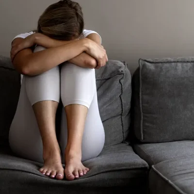 Violência contra a mulher, criança e adolescente. Violência doméstica. Foto: Freepick