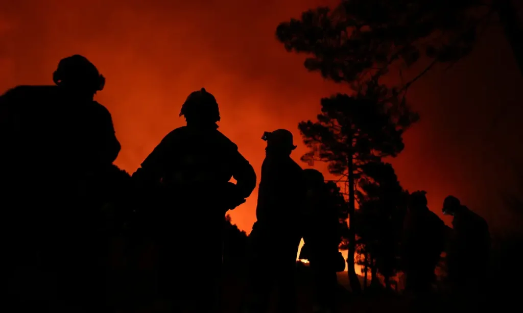 Bombeiros combatem incêndio na região espanhola de Ávila
29/07/2025 REUTERS/Juan Medina