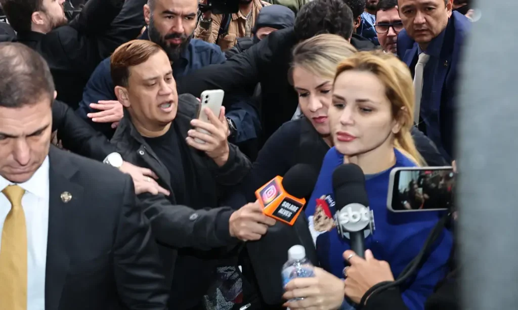 May 21, 2026, Sao Paulo, Sao Paulo, Brasil: Sao Paulo (SP), 05/21/2026 â€“ Police / Operation / Deolane Bezerra â€“ Influencer and lawyer Deolane Bezerra arrives at the DHPP (Department of Homicides and Protection of Persons), in the central region of Sao Paulo, after being arrested during an operation investigating a money laundering scheme linked to the PCC, the court ordered the blocking of R$ 27 million in the influencer's assets this Thursday (21).(Foto: Leco Viana/Thenews2/Zumapress) (Credit Image: © Leco Viana/TheNEWS2 via ZUMA Press Wire)