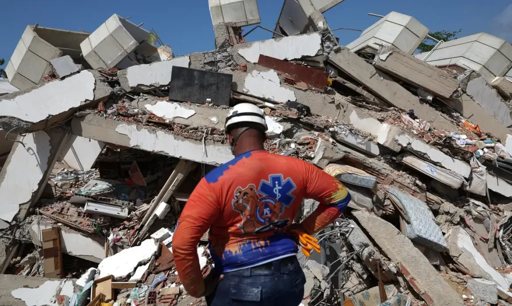 A member of Civil Protection looks at rubble of a collapsed building in the aftermath of the June 24 earthquakes in La Guaira, Venezuela, July 1, 2026. REUTERS/Ricardo Arduengo