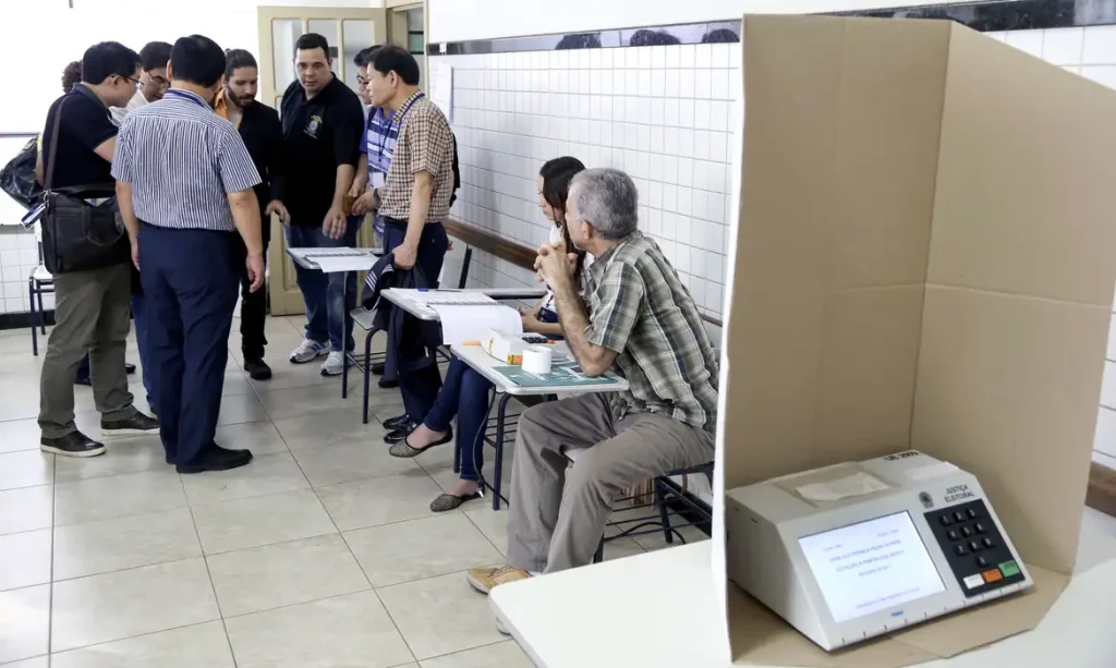 Brasília (DF), 07/07/2026 – Convidados internacionais acompanham zerésima e início da votação em zona eleitoral de Goiânia/GO, 02/10/2016
Foto: Roberto Jayme/Ascom/TSE