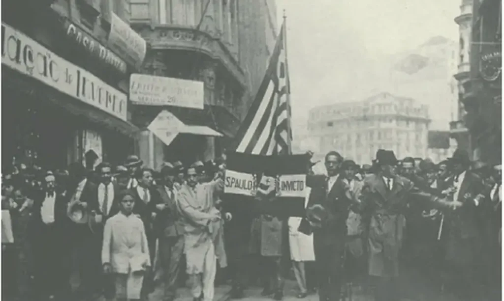 Passeata no centro da cidade de são Paulo durante a revolução constitucionalista, em 1932. Foto: Avelino Ginjo/ MIS