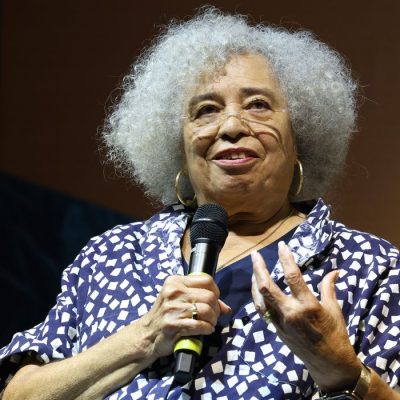 Paraty (RJ), 25/07/2026 - A filósofa e escritora Angela Davis participa da mesa América e África: uma conversa Atlântica durante a 24ª Festa Literária Internacional de Paraty - FLIP, no Sesc RJ. Foto: Rovena Rosa/Agência Brasil