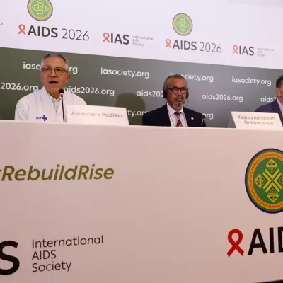 Rio de Janeiro (RJ), 27/07/2026 – Pronunciamento à imprensa do ministro da Saúde, Alexandre Padilha, do diretor-geral da Organização Mundial da Saúde,Tedros Adhanom Ghebreyesus, e do diretor da Organização Pan-Americana da Saúde, Jarbas Barbosa, na abertura da 26° Conferência Internacional de AIDS.  Foto: Fernando Frazão/Agência Brasil