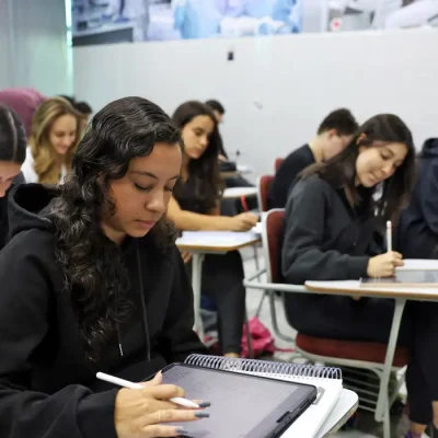 Brasília (DF), 24/10/2024 - Alunos do colégio Galois em sala de aula na preparação dos últimos dias antes da prova do Enem 2024.  Foto: José Cruz/Agência Brasil