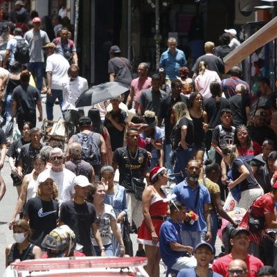 São Paulo (SP), 20/12/2024 - Movimento na Ladeira Porto Geral e rua 25 de Março antes do Natal. Foto: Paulo Pinto/Agência Brasil