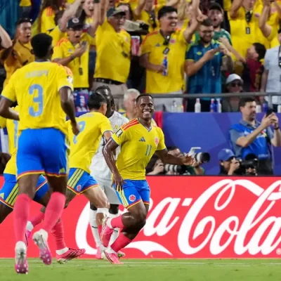 Jhon Arias, da Colômbia, marca o gol da vitória sobre a seleção de Gana