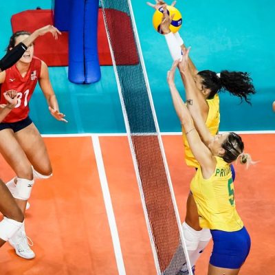 EUA -  12/07/2026  A seleção brasileira feminina de vôlei foi derrotada na noite de sábado para os Estados Unidos, por 3 sets a 0, em jogo válido pela Liga das Nações de Vôlei 2022. Foto:  FIVB