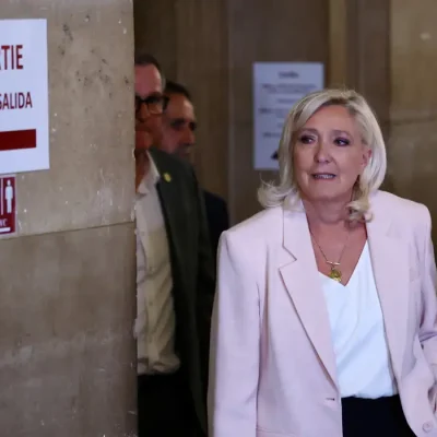 Marine Le Pen em tribunal de Paris
7 de julho de 2026 REUTERS/Sarah Meyssonnier