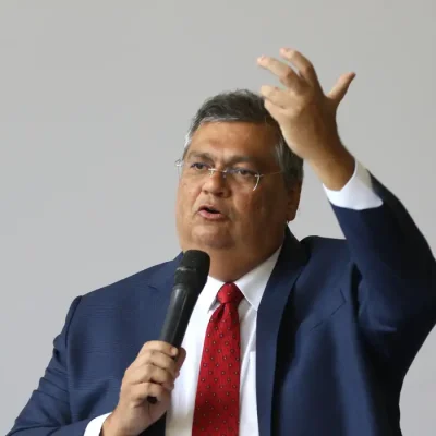 Rio de Janeiro (RJ), 19/06/2023 - O ministro da Justiça e Segurança Pública, Flávio Dino, e o governador do Rio de Janeiro, Cláudio Castro, assinam, no Palácio da Guanabara, termos de cooperação para fortalecimento da segurança pública. Foto: Tânia Rêgo/Agência Brasil