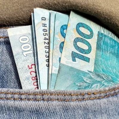 10/07/2026 - Brasília - dinheiro, moeda, real, reais, cédula, cédulas, nota, notas, moeda brasileira, dinheiro brasileiro, inflação, inflação alta, deflação, economia, economia brasileira, mercado, mercado financeiro, finanças, finanças pessoais, orçamento, orçamento doméstico, renda, renda familiar, salário, salário mínimo, remuneração, vencimento, pagamento, poder de compra, custo de vida, custo dos alimentos, aumento de preços, alta dos preços, carestia, desvalorização, valorização, perda do poder de compra, crise econômica, recessão, crescimento econômico, consumo, consumidor, compras, supermercado, cesta básica, despesas, gastos, contas, contas a pagar, boletos, dívida, dívidas, endividamento, inadimplência, poupança, economia doméstica, investimento, investimentos, aplicações financeiras, juros, taxa de juros, taxa Selic, Banco Central, crédito, empréstimo, financiamento, cartão de crédito, débito, PIX, transferência bancária, banco, instituição financeira, orçamento familiar, planejamento financeiro, reserva de emergência, patrimônio, riqueza, patrimônio líquido, capital, capital financeiro, lucro, prejuízo, receita, despesa, balanço financeiro, impostos, tributos, tributação, imposto de renda, arrecadação, arrecadação fiscal, carga tributária, imposto, taxa, tarifas, câmbio, dólar, euro, cotação, câmbio flutuante, desvalorização cambial, valorização cambial, moeda estrangeira, inflação acumulada, índice de preços, IPCA, INPC, IGP-M, poder aquisitivo, renda per capita, desenvolvimento econômico, estabilidade econômica, política monetária, política fiscal, oferta, demanda, produtividade, consumo consciente, educação financeira, planejamento financeiro, equilíbrio financeiro, independência financeira, riqueza, prosperidade, orçamento público, gastos públicos, contas públicas, déficit, superávit, tesouro nacional, moeda forte, moeda fraca, liquidez, circulação de dinheiro, s
