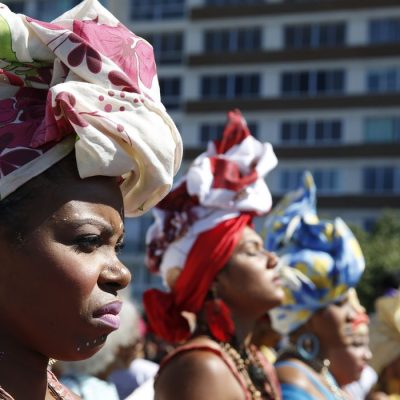Rio de Janeiro - Mulheres marcham em Copacabana para celebrar o Dia da Mulher Negra Latino-Americana e Caribenha, durante a 3ª Marcha das Mulheres Negras no Centro do Mundo (Tânia Rêgo/Agência Brasil)