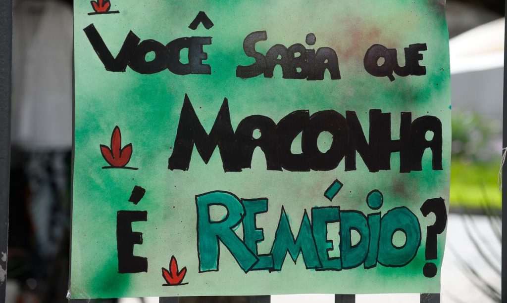 Rio de Janeiro - Ato em defesa da regulamentação do uso medicinal da maconha, no centro do Rio (Tomaz Silva/Agência Brasil)
