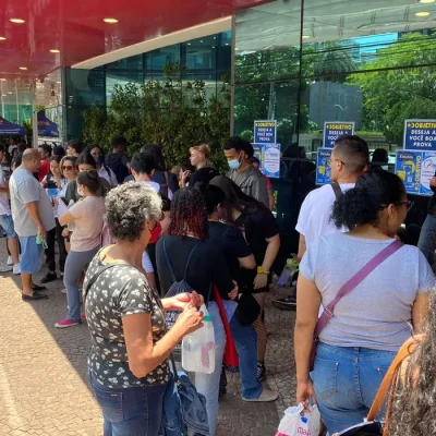 Estudantes se concentram em local de prova do Enem 2022 na zona Sul de São Paulo