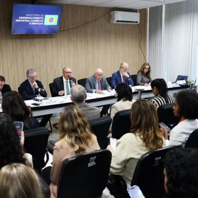 Brasília (DF), 14/07/2026 - Ministro do Desenvolvimento, Indústria, Comércio e Serviços (MDIC), Geraldo Alckmin, fala durante declaração à imprensa a respeito do recente anúncio do USTR de imposição de tarifas contra produtos brasileiros, na sala de coletivas do Palácio Itamaraty. Foto: Valter Campanato/Agência Brasil