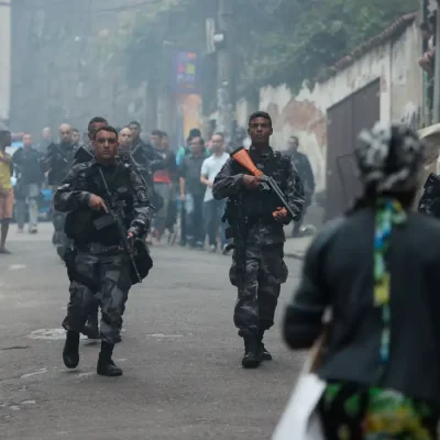 Rio de Janeiro - Operação policial após ataques às bases das Unidades de Polícia Pacificadora (UPP) nas comunidades do Cantagalo e Pavão-Pavãozinho, em Copacabana. (Fernando Frazão/Agência Brasil)