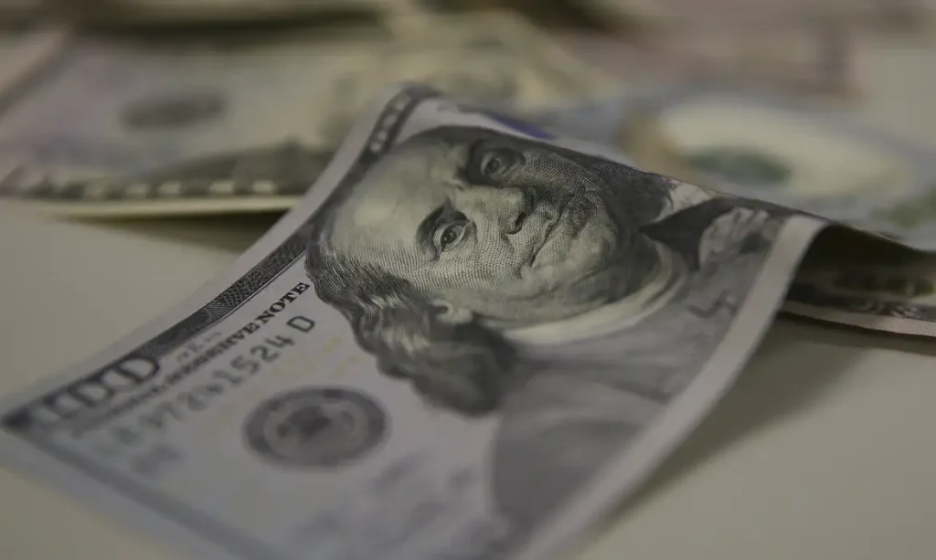 Dolar-Moeda estrangeira