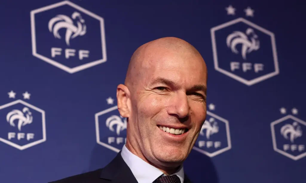 Novo técnico da seleção da França, Zinedine Zidane, é apresentado no cargo em Paris
28 de julho de 2026 REUTERS/Abdul Saboor