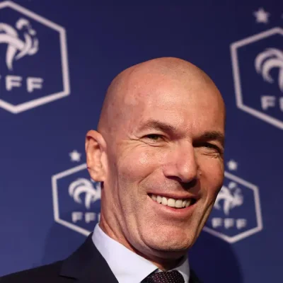 Novo técnico da seleção da França, Zinedine Zidane, é apresentado no cargo em Paris
28 de julho de 2026 REUTERS/Abdul Saboor
