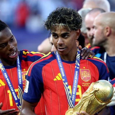 Soccer Football - FIFA World Cup 2026 - Final - Spain v Argentina - New York/New Jersey Stadium, East Rutherford, New Jersey, U.S. - July 19, 2026 Spain's Nico Williams and Lamine Yamal celebrate with the World Cup trophy after winning the World Cup IMAGN IMAGES via Reuters/Mark J Rebilas