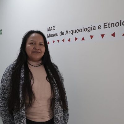 São Paulo (SP)-08/07/2026 . Francineia Bittencourt, do povo Baniwa, se tornou a primeira mulher Baniwa a fazer parte do corpo docente da USP. Ela é socióloga e mestra e doutora em Antropologia Social e atuará no Museu de Arqueologia eEtnologia da Universidade de São Paulo.
.Foto: Paulo Pinto/Agencia Brasil
