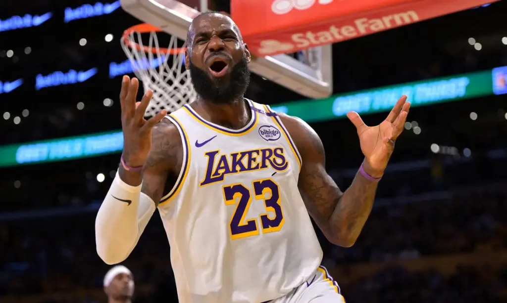 LeBron James durante partida entre o Los Angeles Lakers e o Minnesota Timberwolves pela NBA
19 de abril de 2025 Jayne Kamin-Oncea-Imagn Images