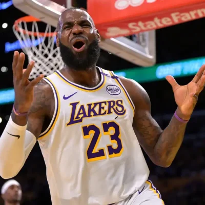 LeBron James durante partida entre o Los Angeles Lakers e o Minnesota Timberwolves pela NBA
19 de abril de 2025 Jayne Kamin-Oncea-Imagn Images