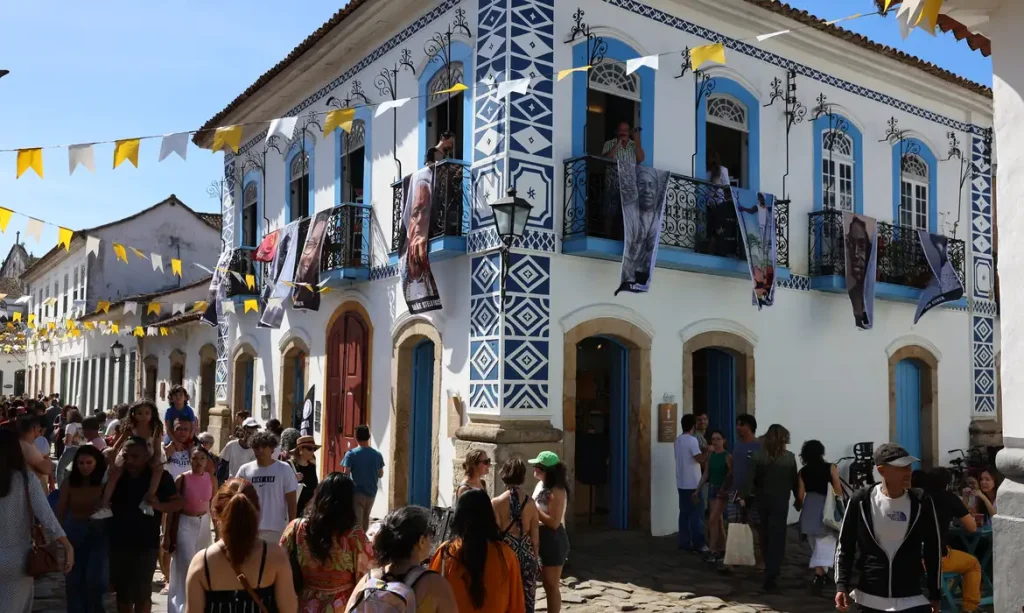 Paraty (RJ), 02/08/2025 - Centro Histórico de Paraty durante a 23ª Festa Literária Internacional de Paraty - Flip. Foto: Rovena Rosa/Agência Brasil