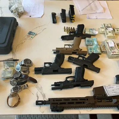 Ex-prefeito e ex-secretário de polícia civil são alvos da PF no Rio. Foto: Polícia Federal RJ/Divulgação