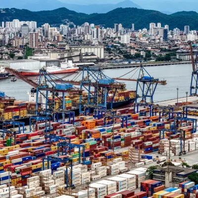 Terminal de Containers no Porto de Santos, lado Guarujá, São Paulo, Brasil! Uma vista aérea de Drone. Foto: Angelo F. Roesler/ Adobe Stock