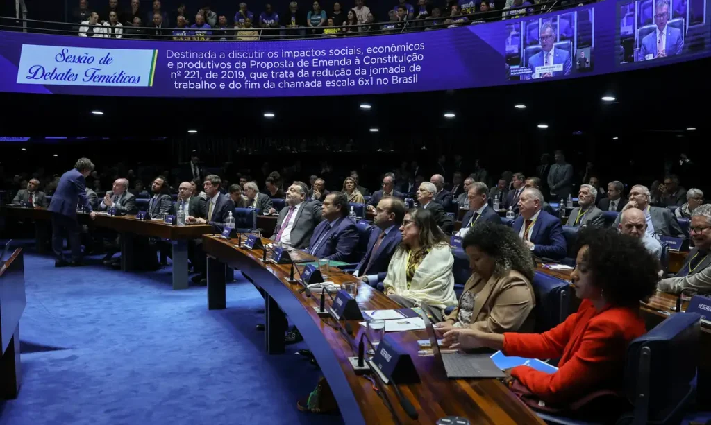 Brasília – DF – 01/07/2026 - Sessão semipresencial para debater os impactos sociais, econômicos e produtivos da proposta de emenda à Constituição que trata da redução da jornada de trabalho e do fim da chamada escala 6x1 no Brasil. Foto: Lula Marques/ Agência Brasil