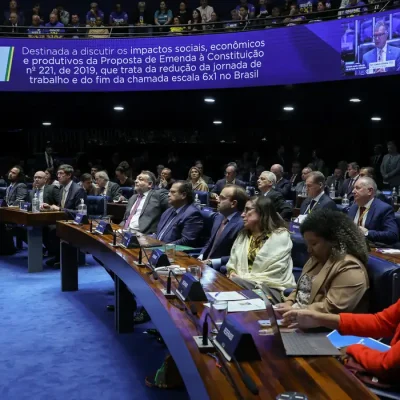 Brasília – DF – 01/07/2026 - Sessão semipresencial para debater os impactos sociais, econômicos e produtivos da proposta de emenda à Constituição que trata da redução da jornada de trabalho e do fim da chamada escala 6x1 no Brasil. Foto: Lula Marques/ Agência Brasil