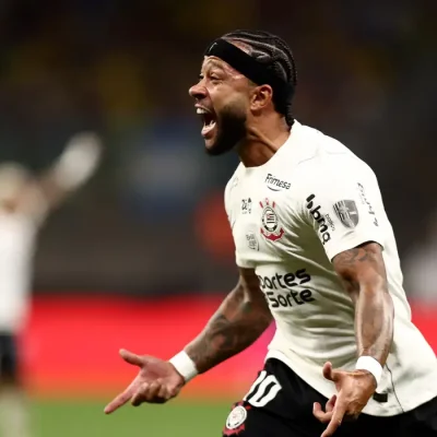 Soccer Football - Copa Libertadores - Round of 16 - Second Leg - Corinthians v Rosario Central - Neo Quimica Arena, Sao Paulo, Brazil - August 20, 2026
Corinthians' Memphis Depay celebrates after teammate Breno Bidon' scores their first goal REUTERS/Jean Carniel