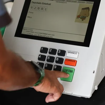 Brasília - 07/08/2026 - TSE faz demonstração de como votar na urna eletrônica na Rodoviária de Brasília. Foto: Valter Campanato/ Agência Brasil