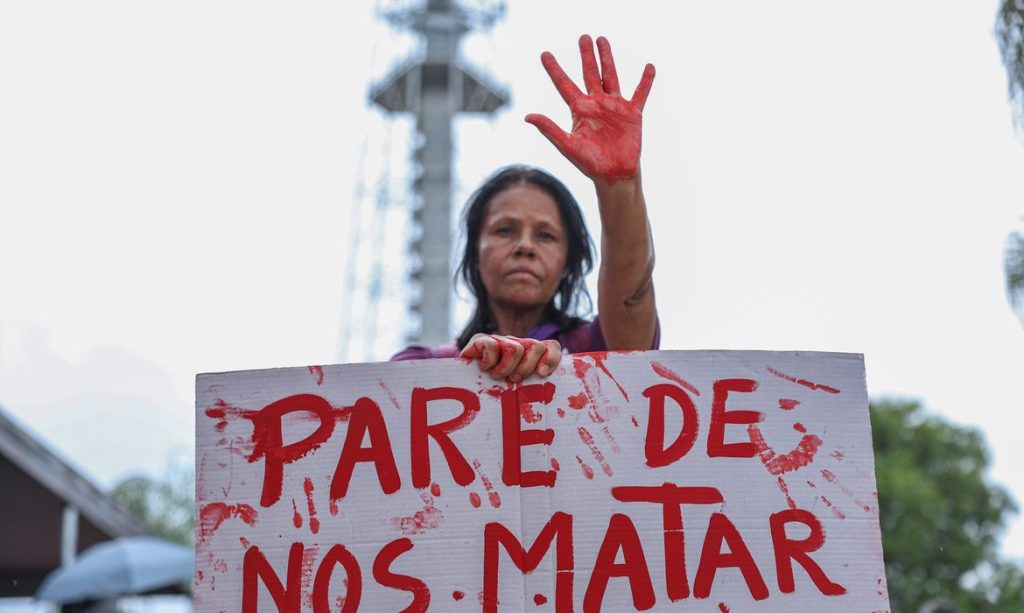 Brasília (DF), 07/12/2025 - O Levante Mulheres Vivas realiza ato na área central de Brasília para denunciar o feminicídio e todas as formas de violência contra mulheres.
Foto: Marcelo Camargo/Agência Brasil