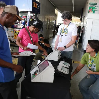 Brasília - 07/08/2026 - TSE faz demonstração de como votar na urna eletrônica na Rodoviária de Brasília. Foto: Valter Campanato/ Agência Brasil