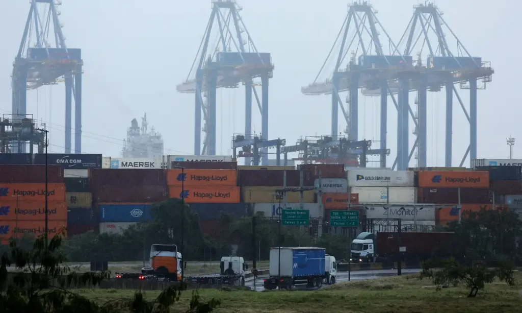 Pátio de contêineres, parte do Porto de Santos
6 de agosto de 2025
REUTERS/Jorge Silva