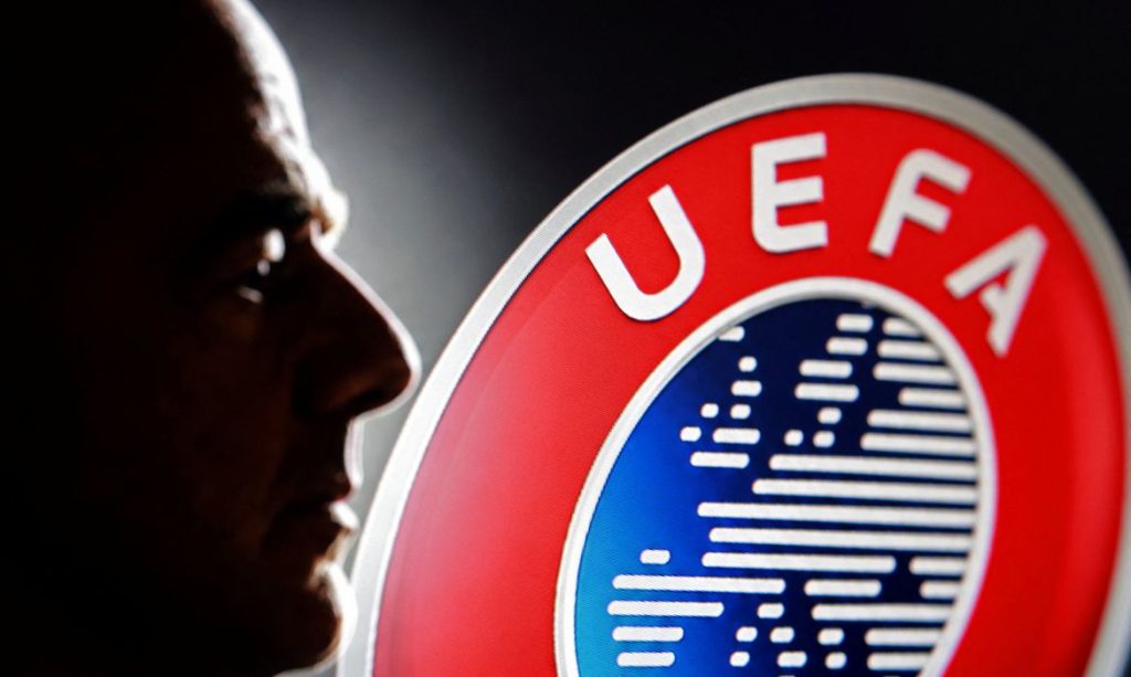 Ilustração mostra silhueta de Gianni Infantino, presidente da Fifa, e logo da Uefa
30 de julho de 2026     REUTERS/Dado Ruvic