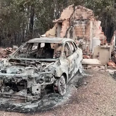 Incêndios florestais franceses deixam casas em ruínas e carros destruídos em Le Porge. Foto: Frame/Reuters/ Proibido reprodução