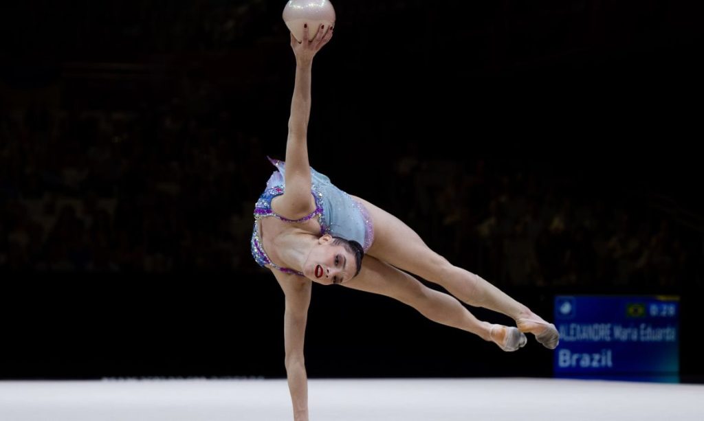 Maria Eduarda Alexandre estreia em seu primeiro Mundial de Ginástica Artística com somatório alto na apresentação com bola - em 12/08/2026