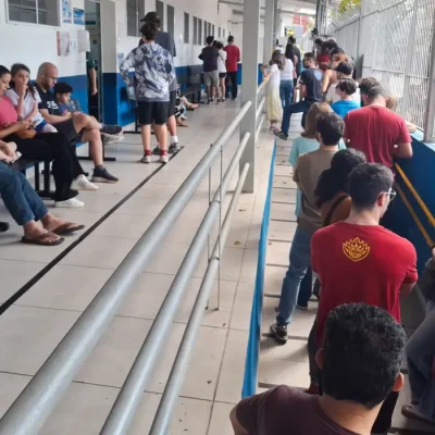 Fila nos postos para vacinação. Foto: Bruno Bocchini/Agência Brasil