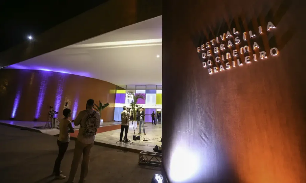 Cerimônia de abertura do 51º Festival de Brasília do Cinema Brasileiro, no Cine Brasília.