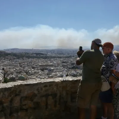Fumaça envolve partes da capital da Grécia enquanto incêndio florestal se alasta nas proximidades de Atenas
31 de julho de 2026 REUTERS/Louiza Vradi