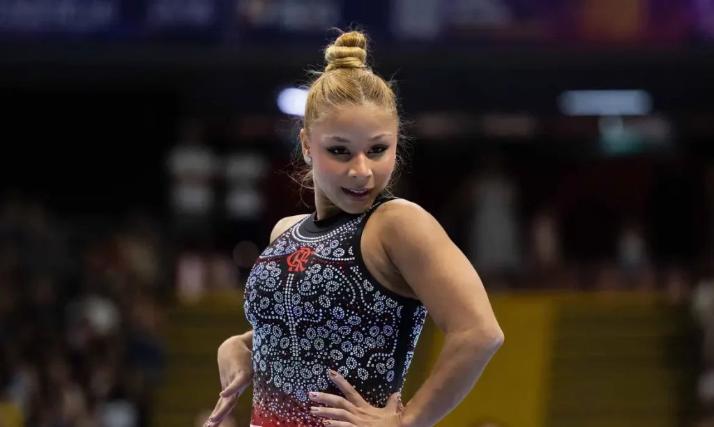 Flávia Saraiva fatura dois ouros - trave e solo - no Campeonato Brasileiro de Ginástica Artística, em 09/09/2026