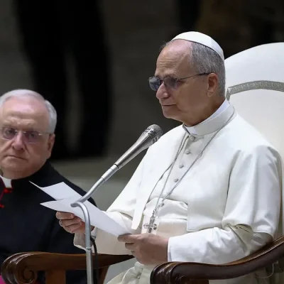 Papa Leão no Vaticano
27/8/2025 Reuters/Guglielmo Mangiapane/Proibida reprodução