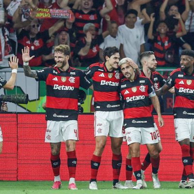 Soccer Football - Copa Libertadores - Round of 16 - Second Leg - Flamengo v Cruzeiro - Estadio Maracana, Rio de Janeiro, Brazil - August 19, 2026
Flamengo's Giorgian de Arrascaeta celebrates scoring their first goal REUTERS/Ricardo Moraes